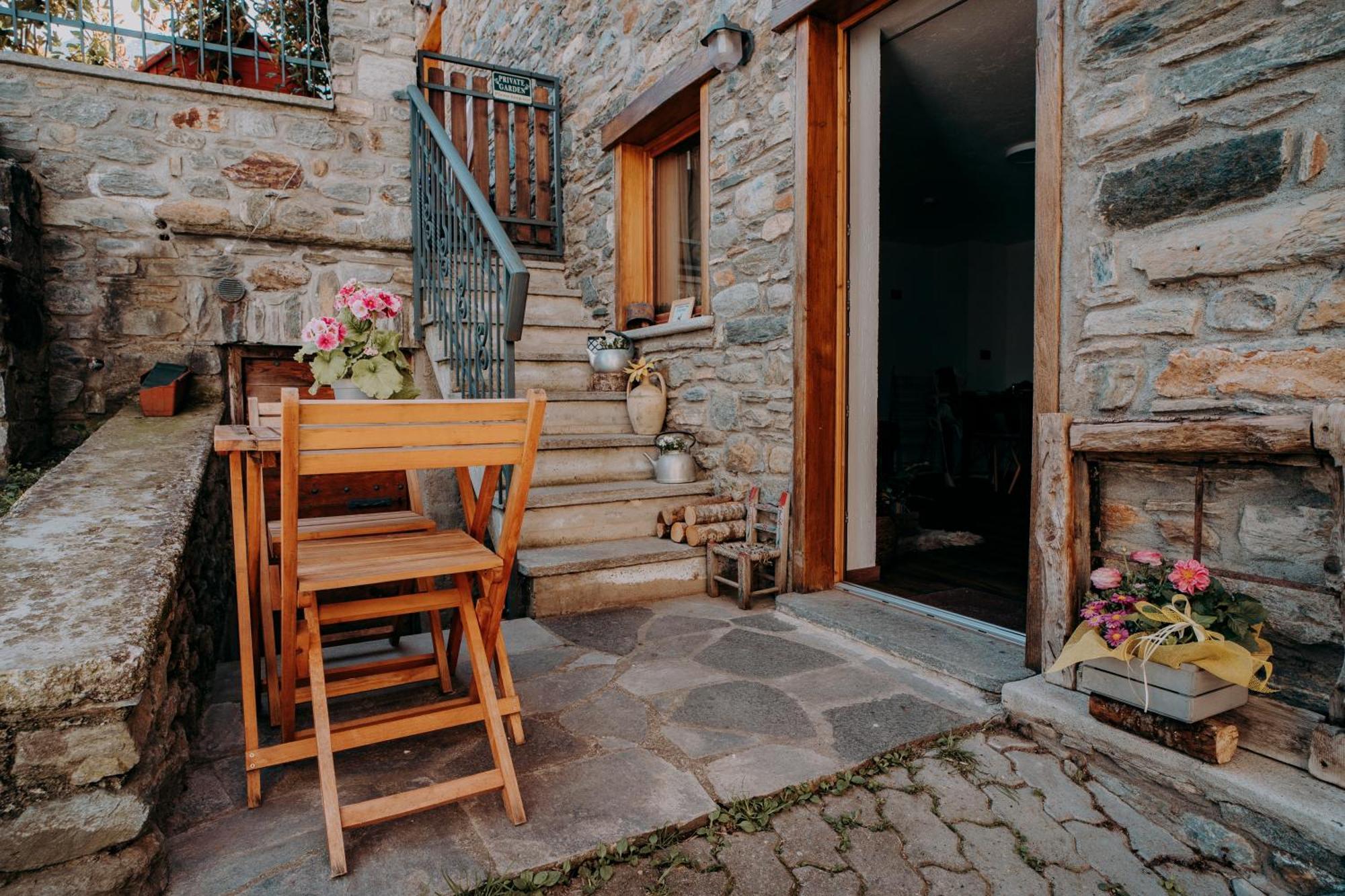 Le Chalet Du Village Chambave Bagian luar foto